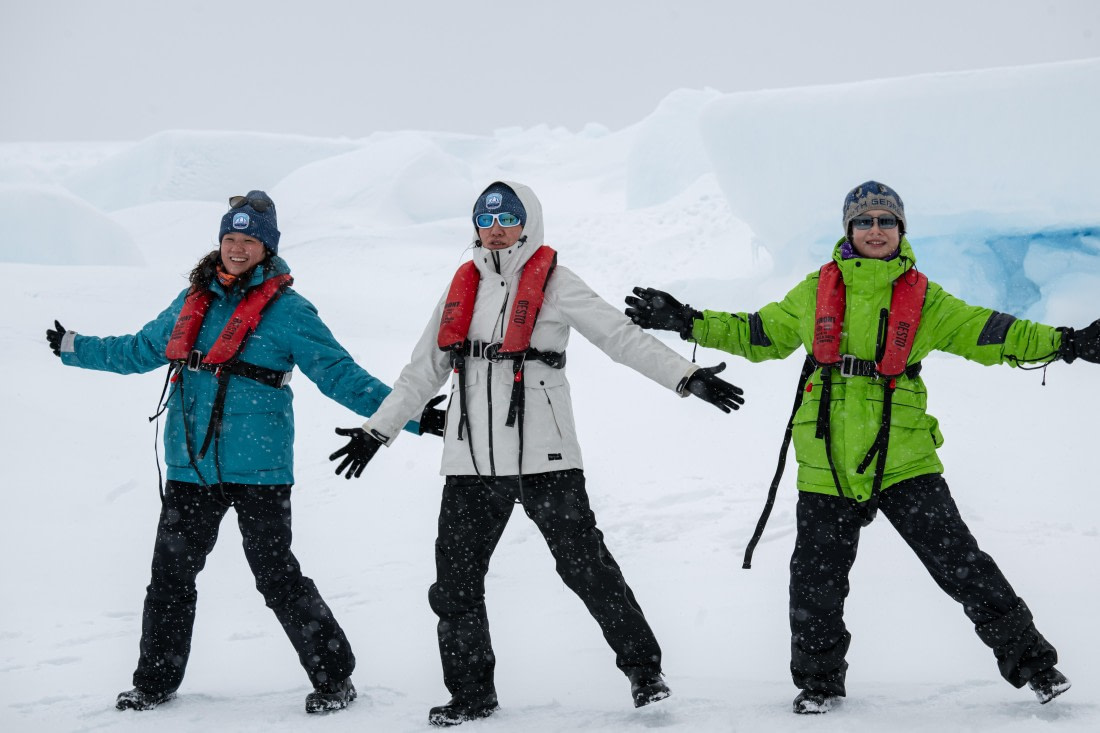 HDS28-25, Day 14, Ross Ice landing photos (9) © Ross Wheeler - Oceanwide Expeditions.jpg