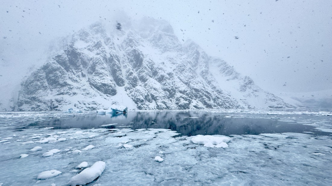 HDS29-25, Day 18, lemaire © Meike Sjoer - Oceanwide Expeditions.jpg