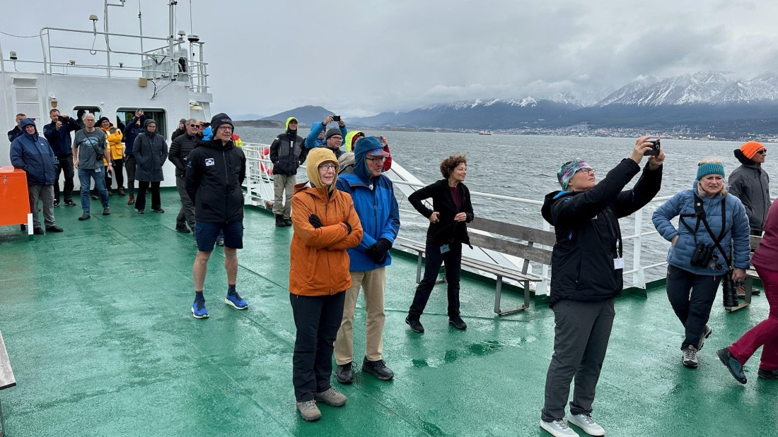OTL30-25, Day 1, Guests watching helicopter land © Unknown photographer - Oceanwide Expeditions.jpeg