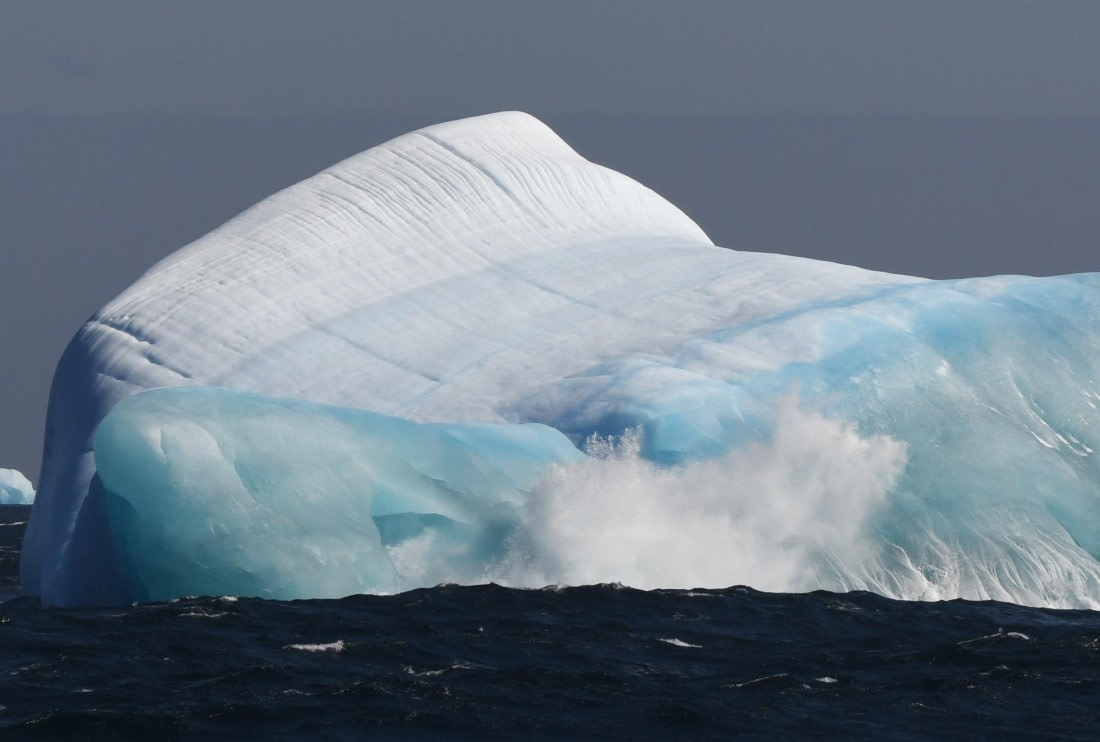 OTL30-25, Day 9, Waves © Unknown photographer - Oceanwide Expeditions.JPG