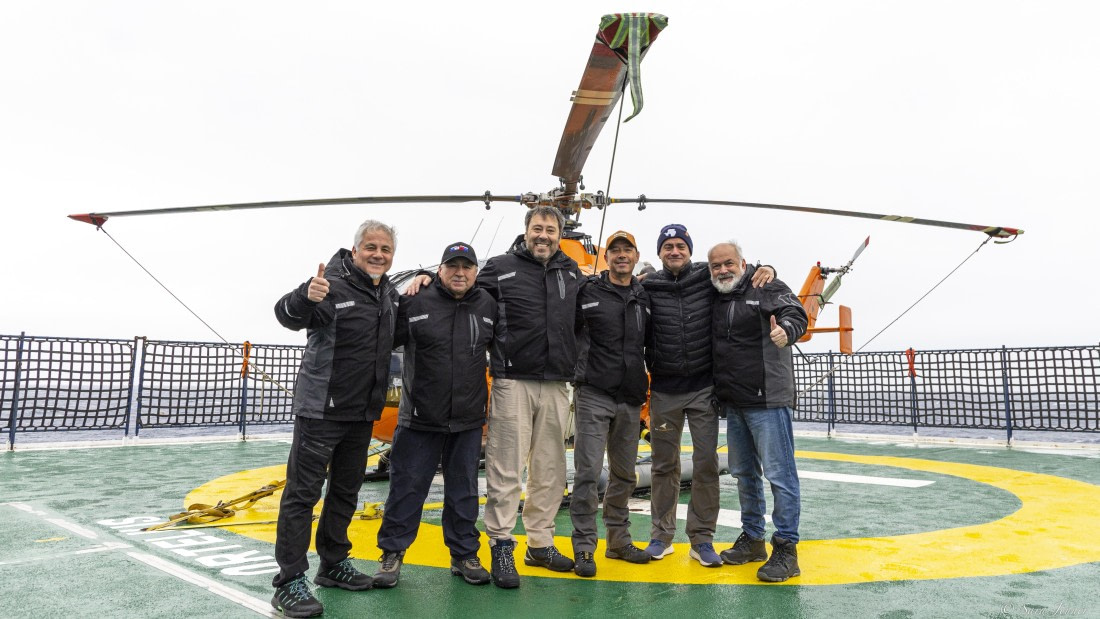 OTL30-25, Day 26, DAP Team (2) © Unknown photographer - Oceanwide Expeditions.jpg