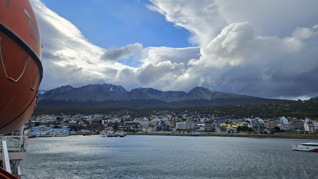 OTL31-25, Day 1, Leaving Ushuaia © Unknown photographers - Oceanwide Expeditions.jpg