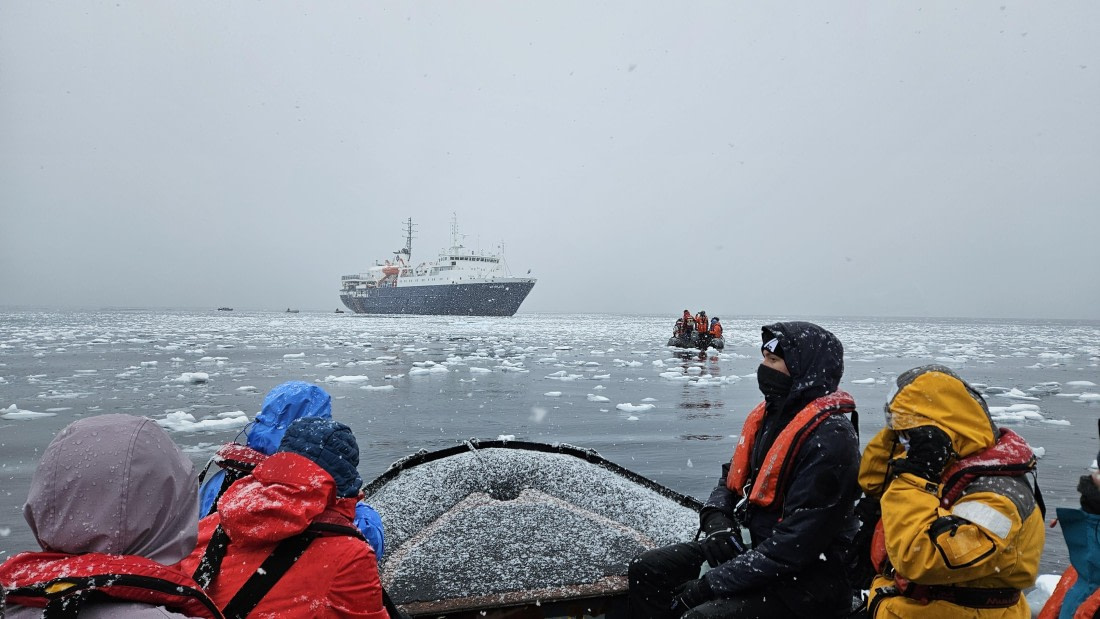 OTL31-25, Day 4, Foyn cruise © Unknown photographer - Oceanwide Expeditions.jpg