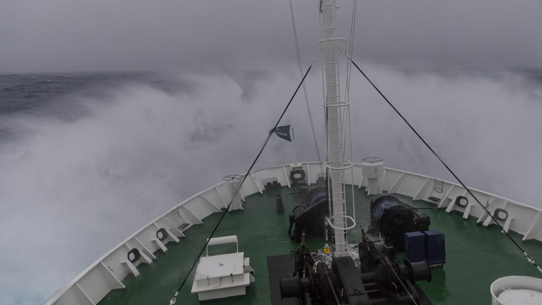 OTL31-25, Day 10, Waves© Sara Jenner - Oceanwide Expeditions.jpg