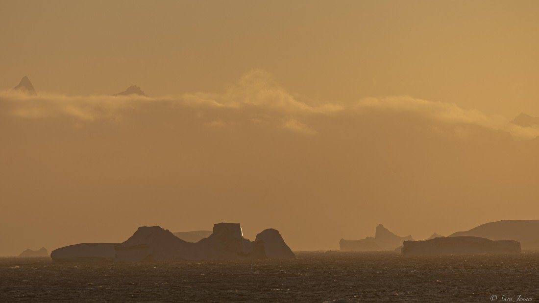 OTL32-25, Day 4, Sunrise 1 © Sara Jenner - Oceanwide Expeditions.jpg