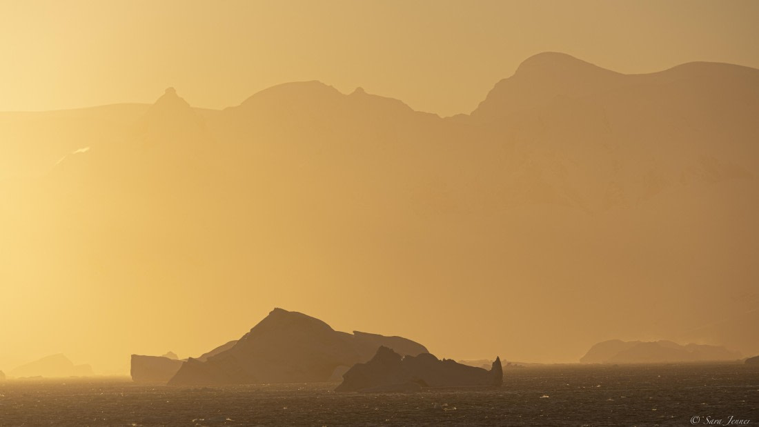 OTL32-25, Day 4, Sunrise 4 © Sara Jenner - Oceanwide Expeditions.jpg