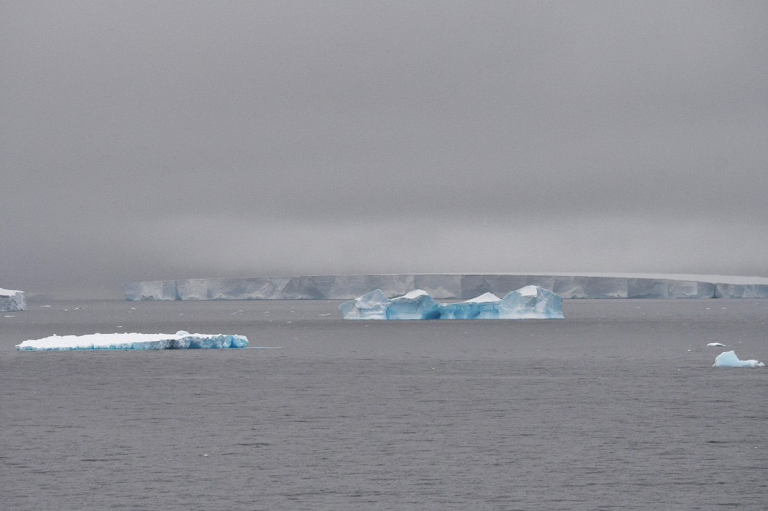 OTL32-25, Day 8, Iceshelf Wilkins Sas © Saskia van der Meij - Oceanwide Expeditions.JPG