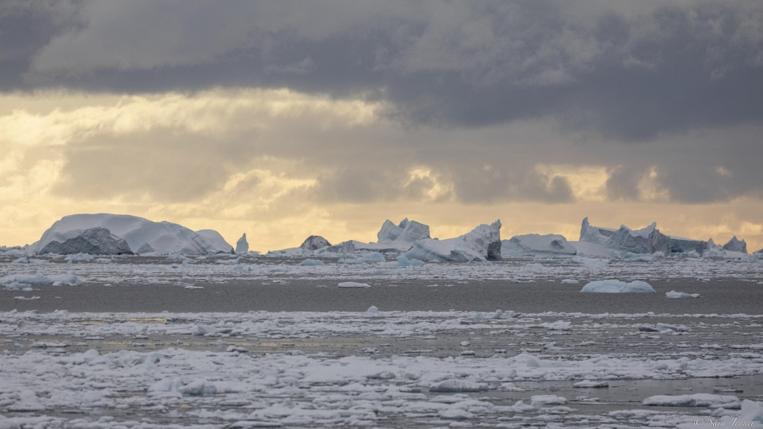OTL32-25, Day 10, Lazarav Bay 5 © Sara Jenner - Oceanwide Expeditions.jpg