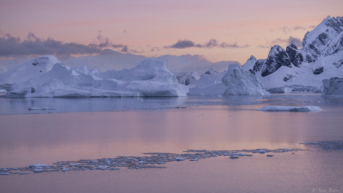 OTL32-25, Day 13, Sunrise 5 © Sara Jenner - Oceanwide Expeditions.jpg