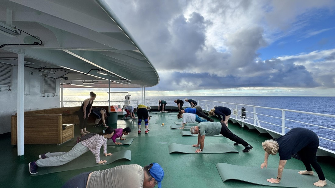 HDS31-25, Day 17, workout © Meike Sjoer - Oceanwide Expeditions.JPG