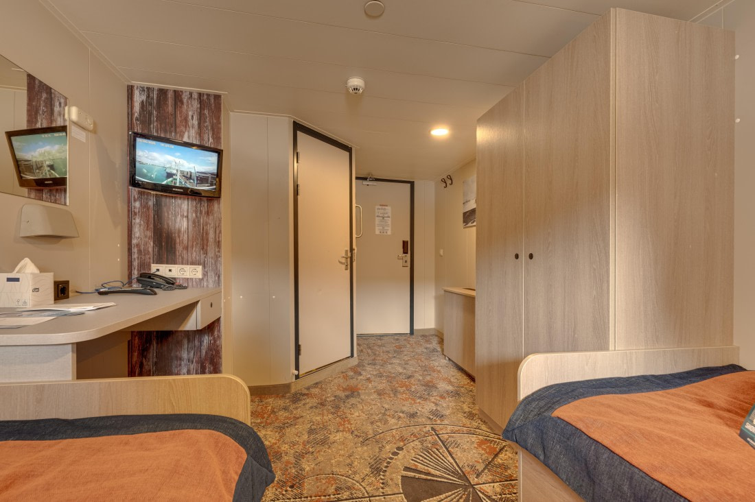 Plancius, Twin Porthole 4 © Joanke Louws - Oceanwide Expeditions.JPG