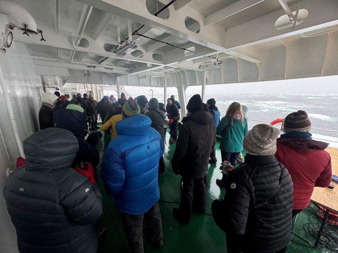 HDS01-25, Day 8, Guests on deck © Unknown photographer - Oceanwide Expeditions.jpg