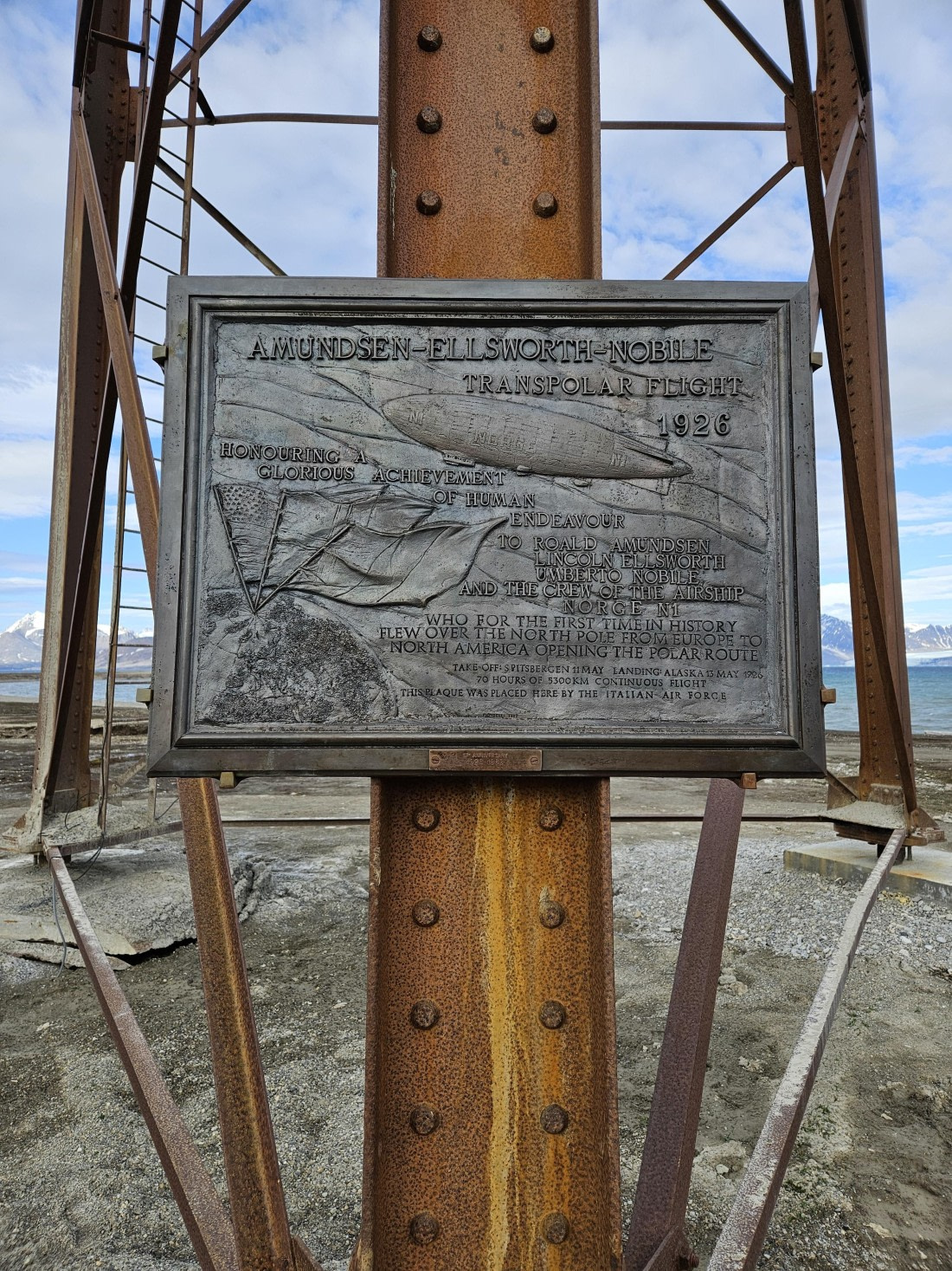 HDS05-25, Day 2, Bust Ny Alesund © Unknown photographer - Oceanwide Expeditions.jpg