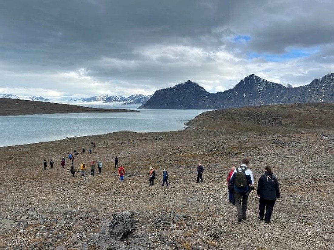 PLA06-25, Day 2, Guests © Unknown photographer - Oceanwide Expeditions.jpg