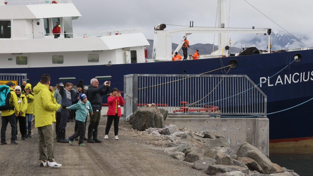 PLA09-25, Day 2, (1) © Regis Perdriat - Oceanwide Expeditions.jpg