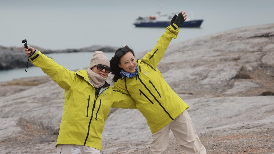 PLA09-25, Day 2, (13) © Regis Perdriat - Oceanwide Expeditions.jpg