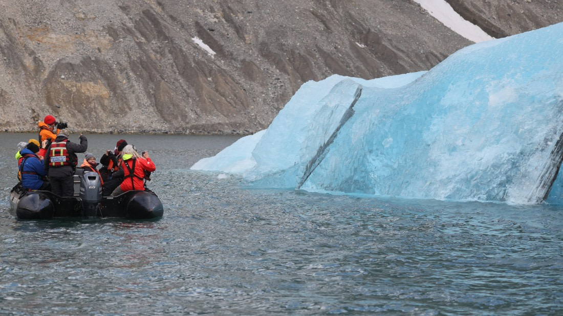 PLA09-25, Day 8, (12) © Regis Perdriat - Oceanwide Expeditions.jpg
