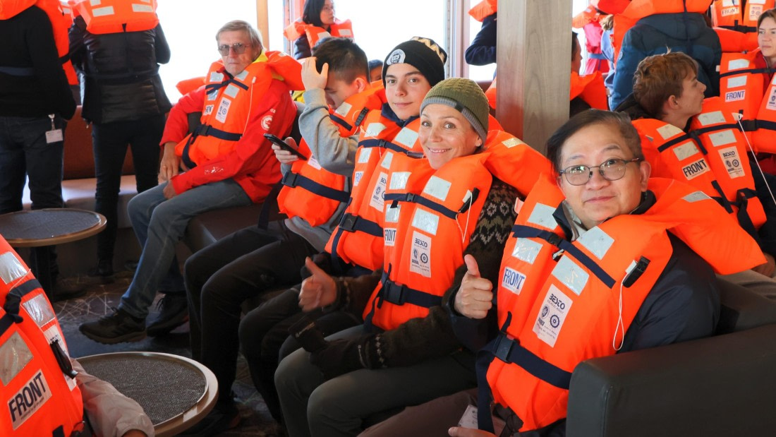 PLA09-25, Day 1, (2) © Regis Perdriat - Oceanwide Expeditions.jpg