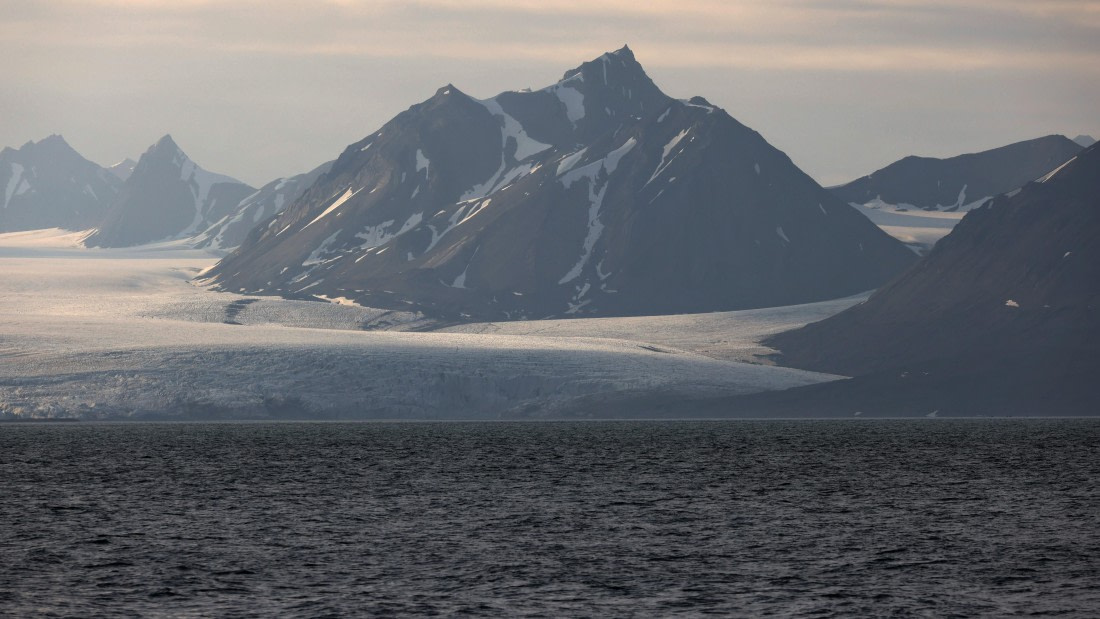 PLA09-25, Day 1, (5) © Regis Perdriat - Oceanwide Expeditions.jpg