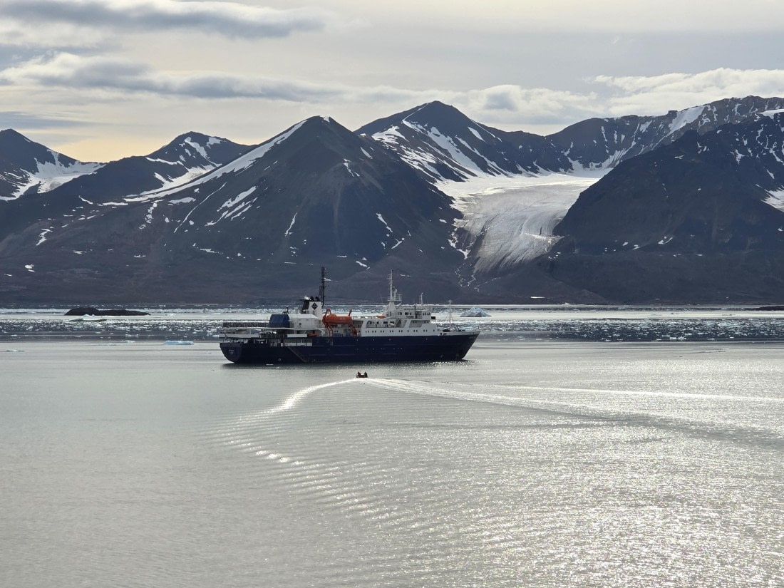 OTL09-25, Day 3, JG-Texas-Bar-1 © Jody Gaylord - Oceanwide Expeditions.jpg