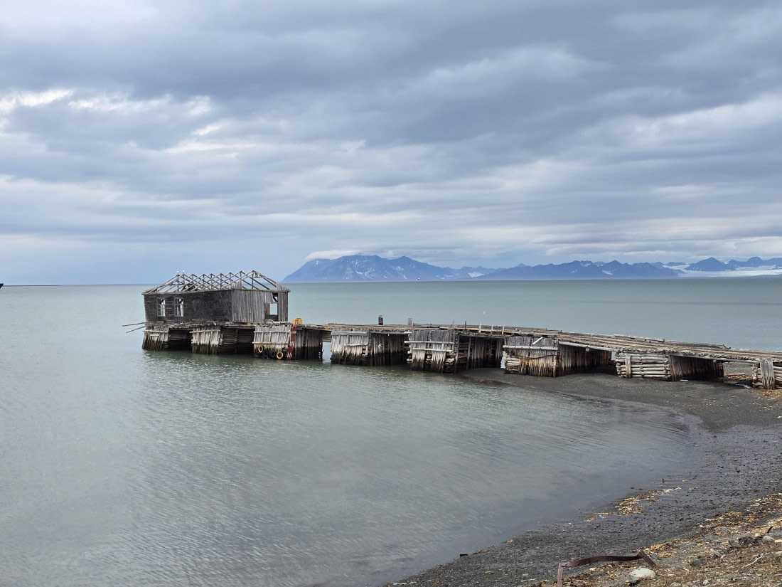OTL09-25, Day 9, Colesbukta-Pier © Unknown photographer - Oceanwide Expeditions.jpg