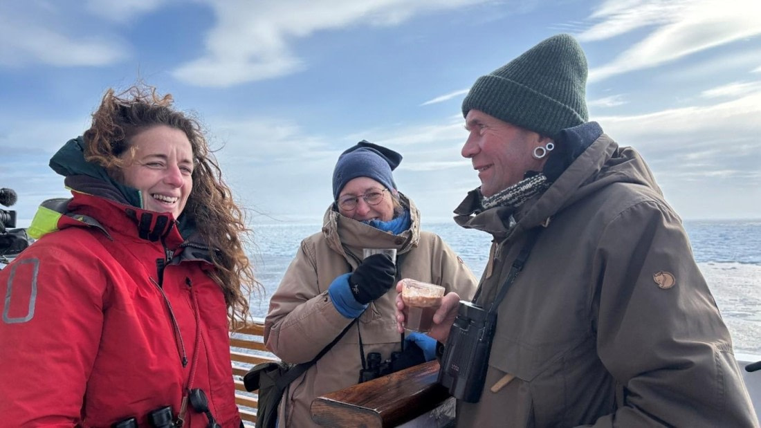 PLA11-25, Day 3, EL and guests © Unknown photographer - Oceanwide Expeditions.jpg