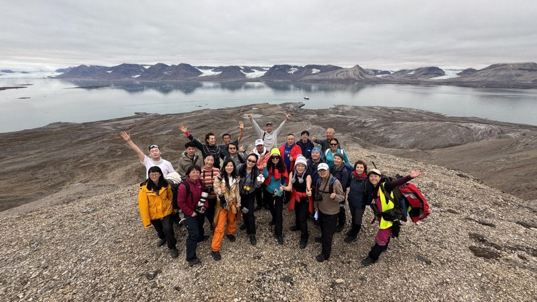 HDS11-25, Day 2, LonghikeNewLondon-MeikeSjoer.JPG © Meike Sjoer - Oceanwide Expeditions.JPG