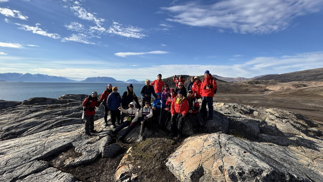 HDS11-25, Day 5, SmallhikeEskimones-Meike.JPG © Meike Sjoer - Oceanwide Expeditions.JPG