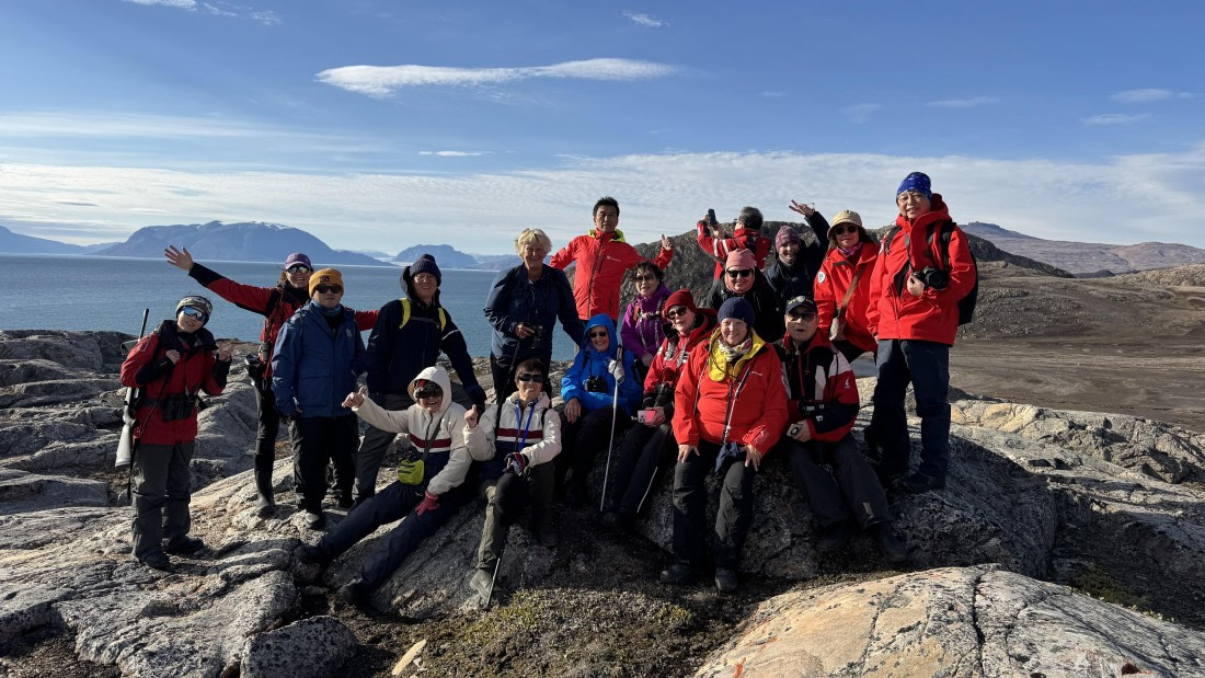 HDS11-25, Day 5, smallhikeEskimones-MeikeSjoer.JPG © Meike Sjoer - Oceanwide Expeditions.JPG