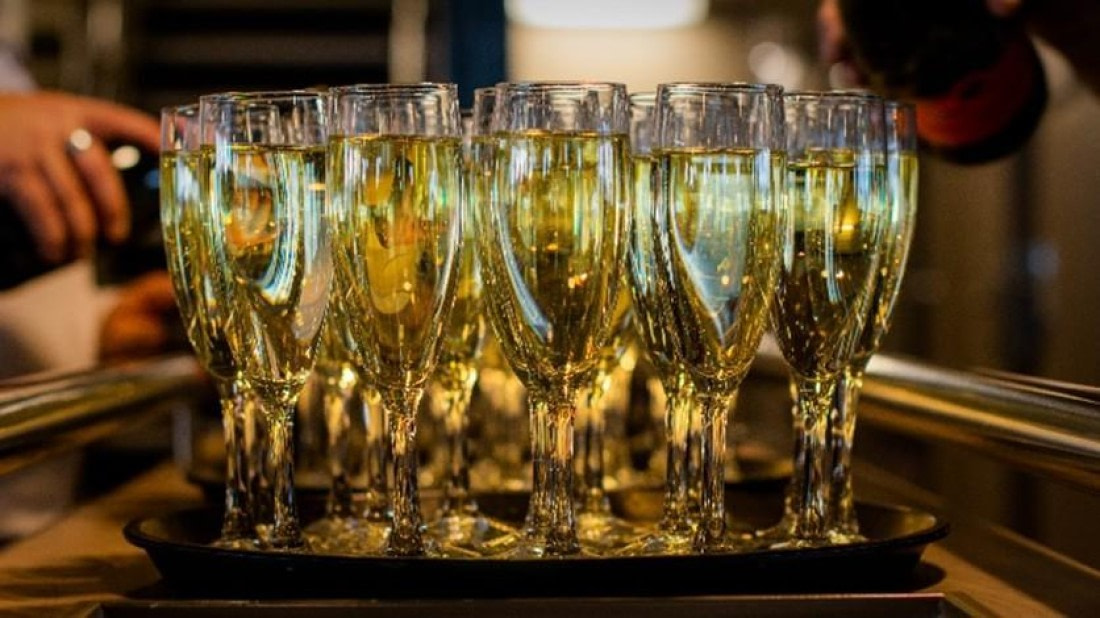 HDS22-25, Day 1, Drinks © Unknown photographer - Oceanwide Expeditions.jpg