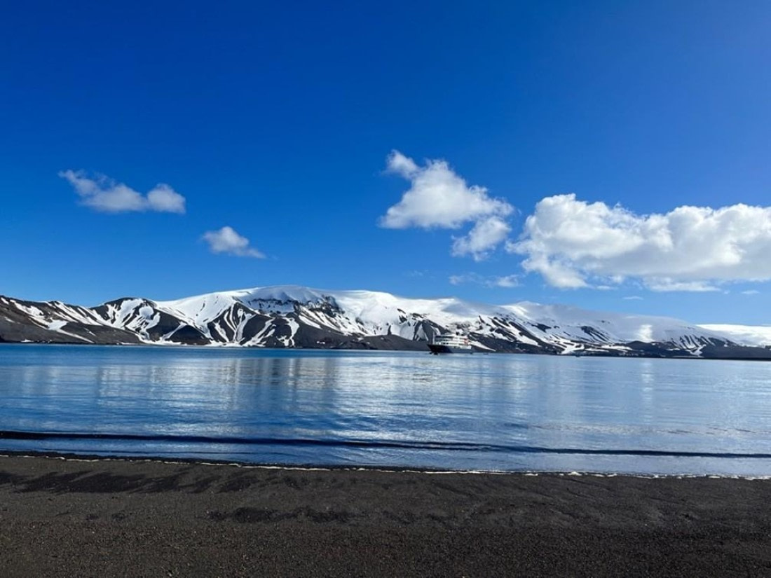 HDS22-25, Day 4, Landscape © Unknown photographer - Oceanwide Expeditions.jpg