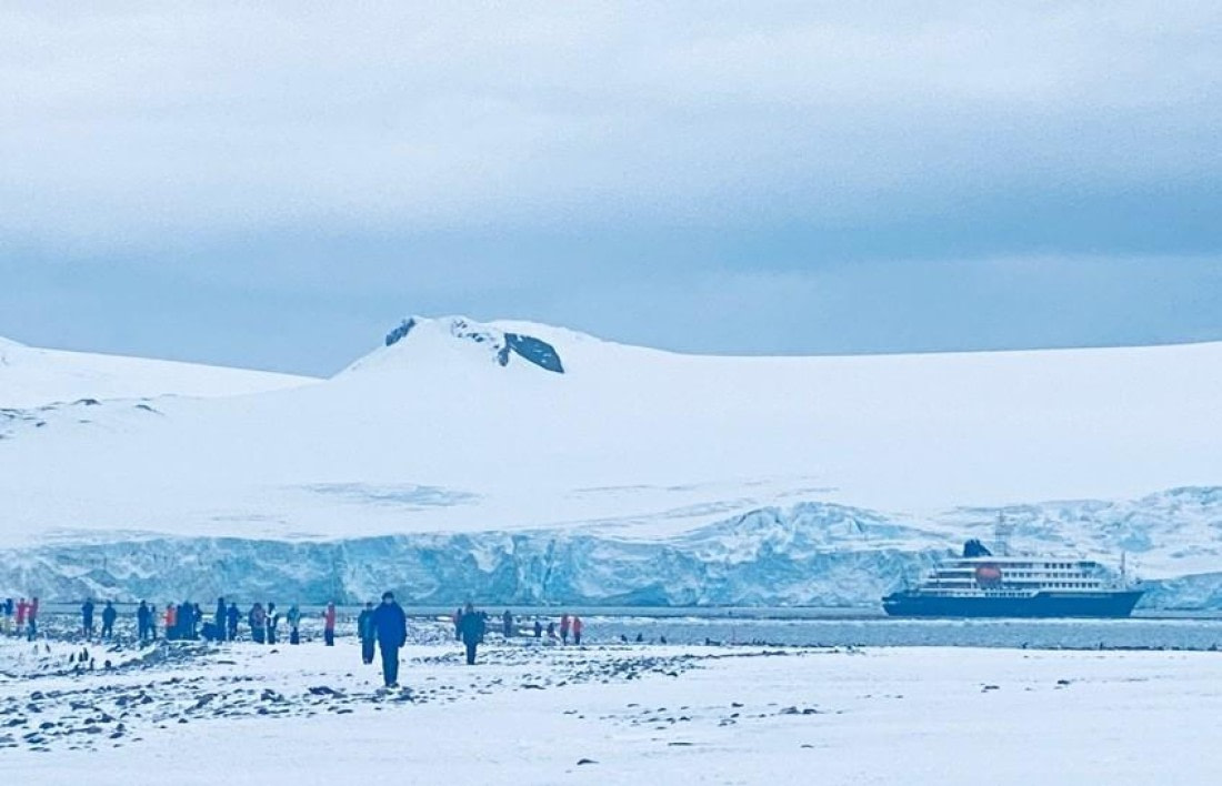 HDS22-25, Day 8, Landing © Unknown photographer - Oceanwide Expeditions.jpg