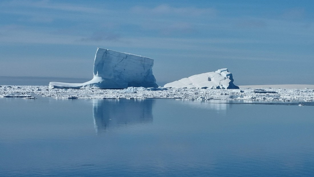 OTL22-25, Day 5, 20251115-Iceberg inAntarctic sound.jpg © Gary Miller - Oceanwide Expeditions.jpg