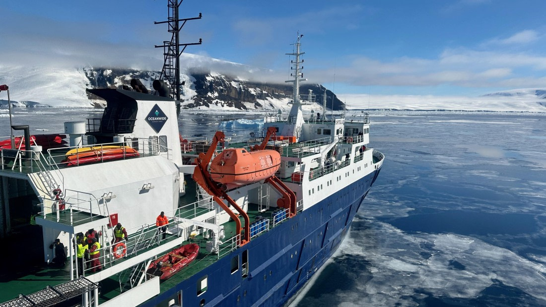 OTL22-25, Day 5, IMG_6632.jpeg © Allan White - Oceanwide Expeditions.jpeg