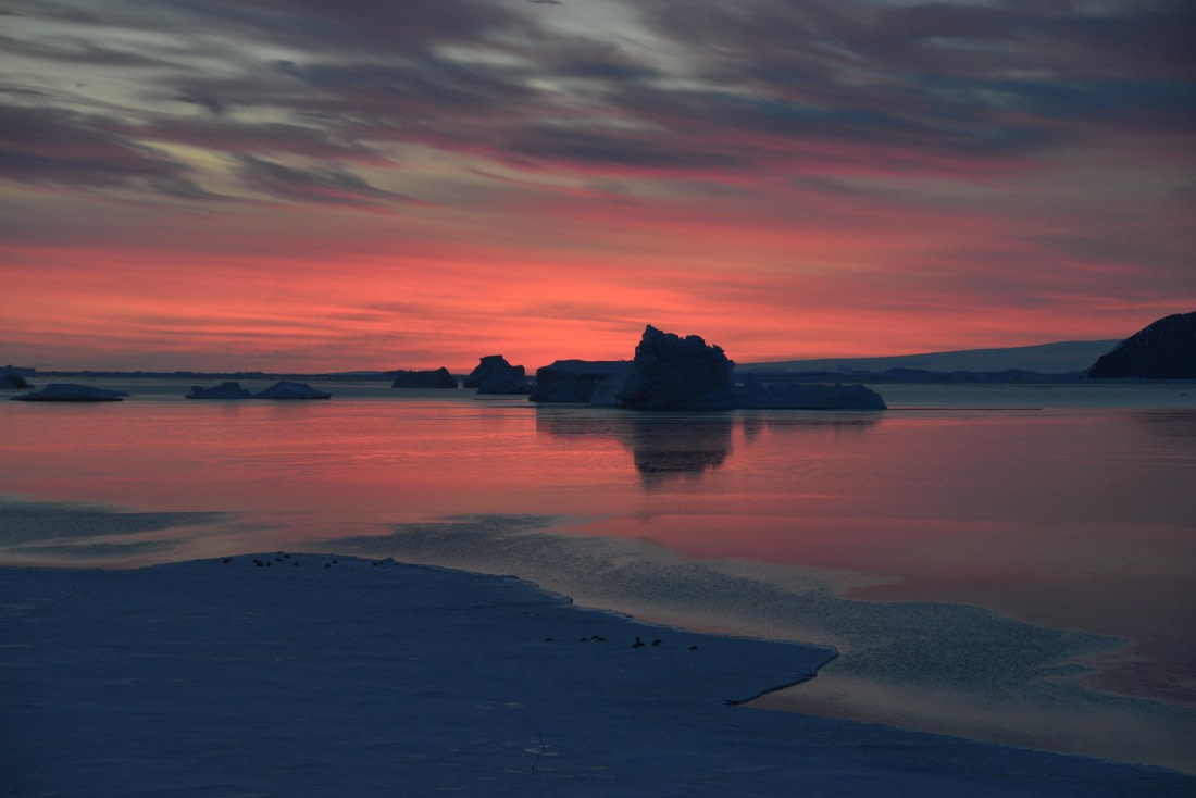 OTL22-25, Day 6, 16Nov2025-Gary Miller-Ant Sound fast Ice-Sunset.JPG © Gary Miller - Oceanwide Expeditions.JPG