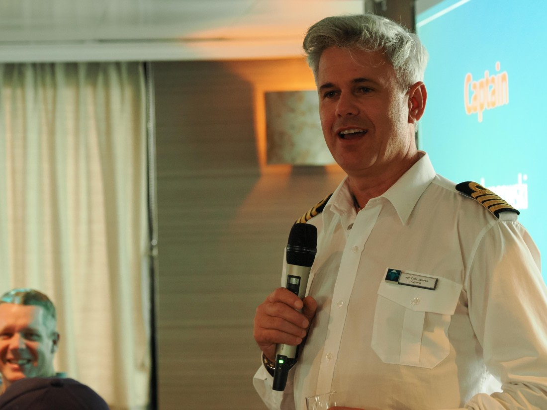 HDS23-25, Day 1, APMG6190 © Andy Perkins - Oceanwide Expeditions.JPG