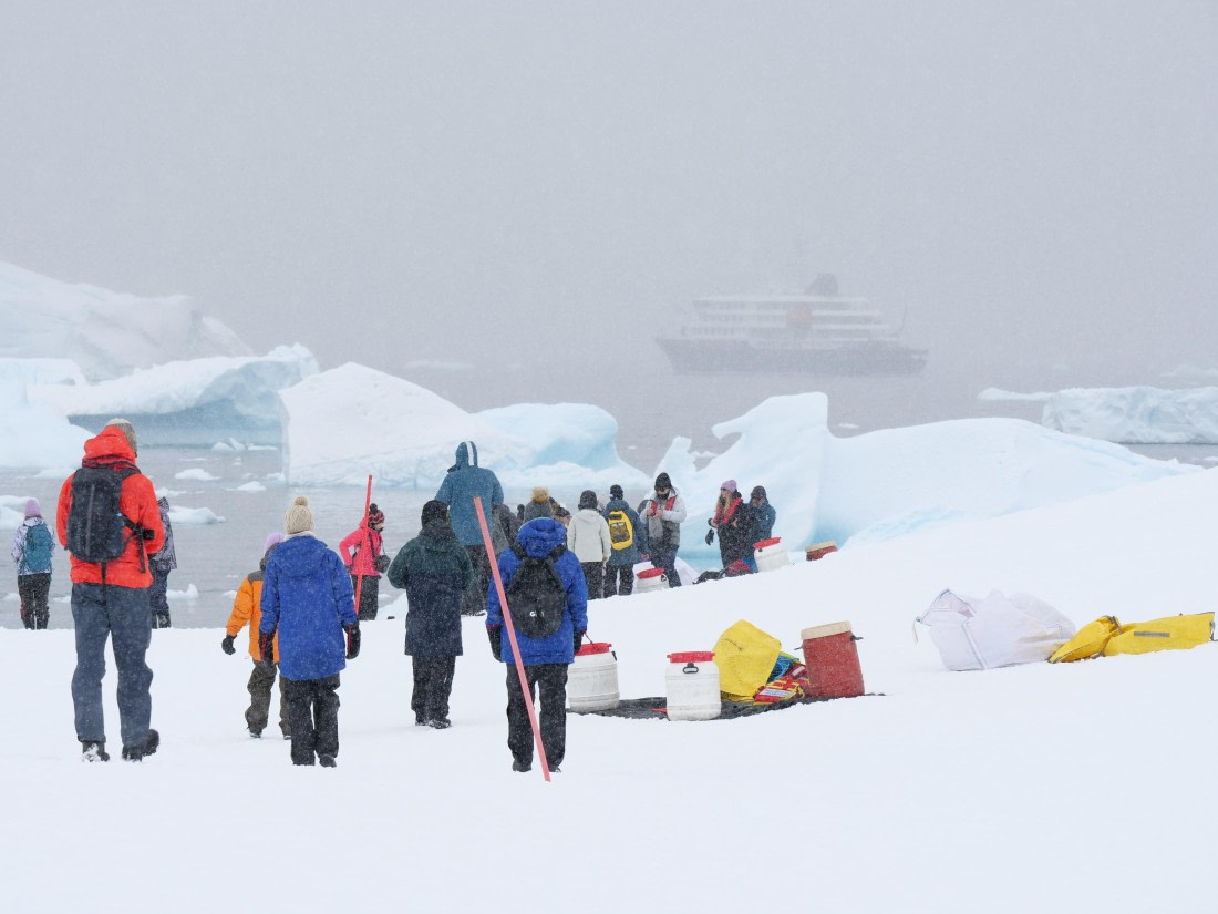HDS23-25, Day 4, P1022837 © Unknown photographer - Oceanwide Expeditions.JPG