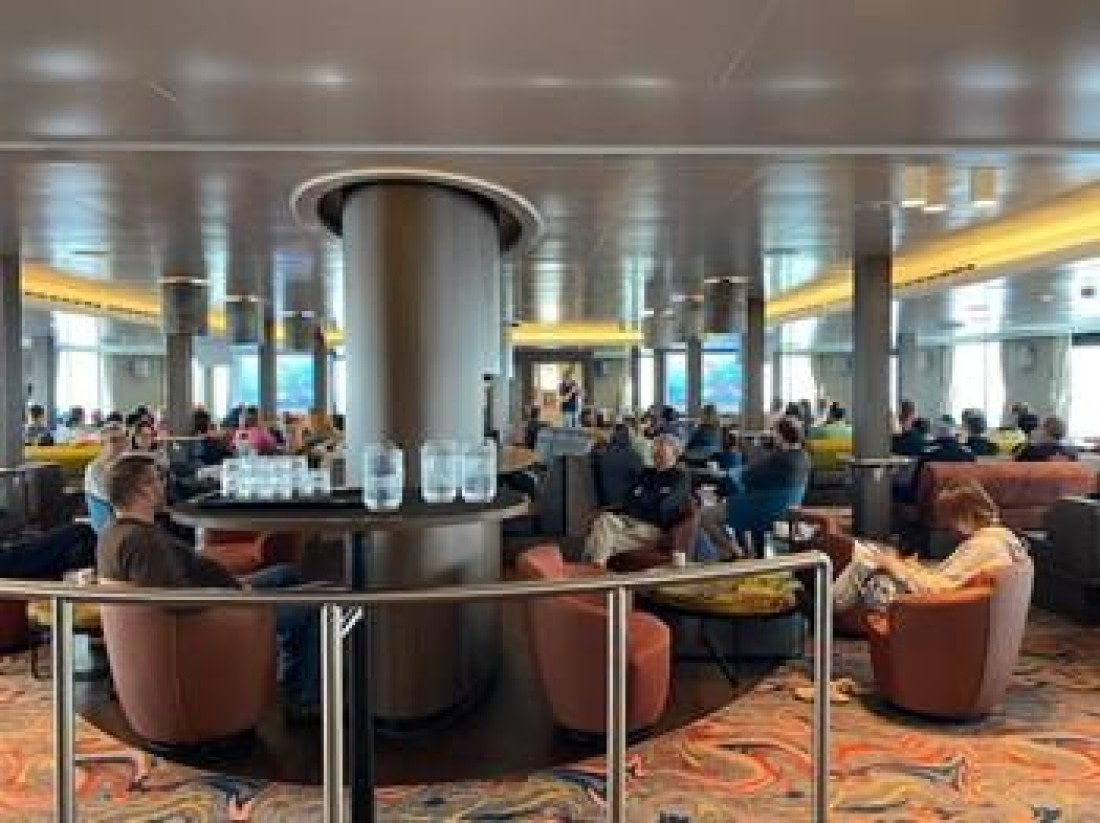 HDS23-25, Day 11, Lounge © Unknown photographer - Oceanwide Expeditions.jpg