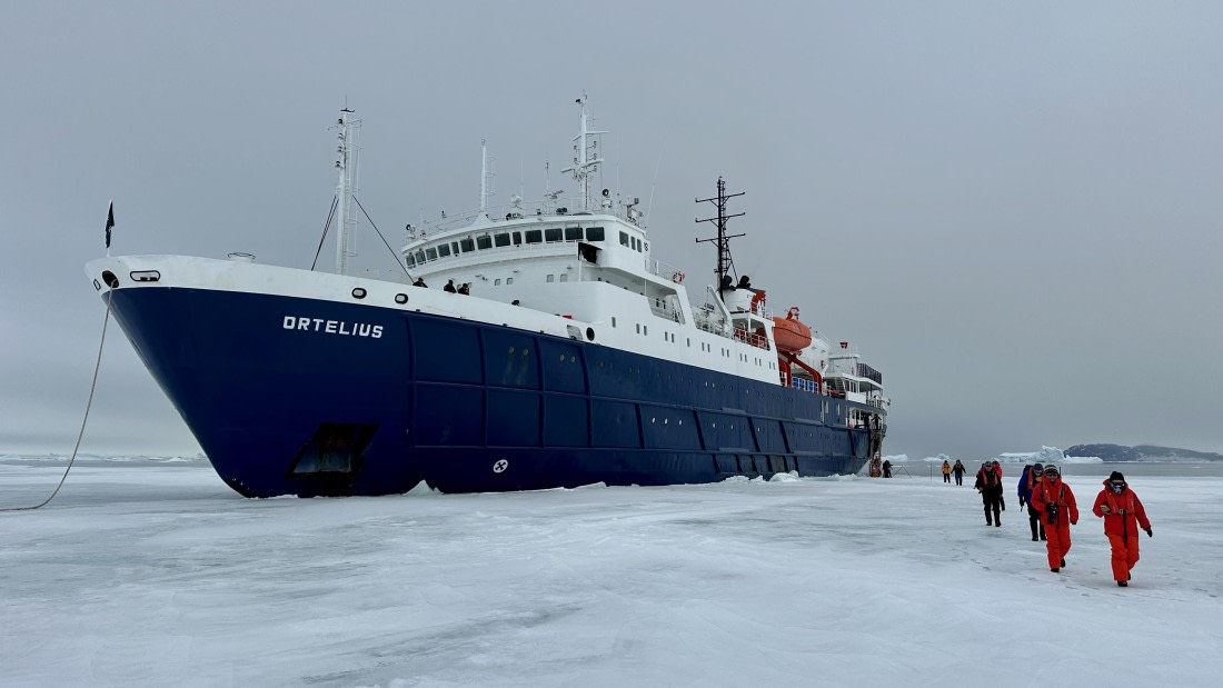 OTL24-25, Day 4, IMG_7538.jpeg © Allan White - Oceanwide Expeditions.jpeg