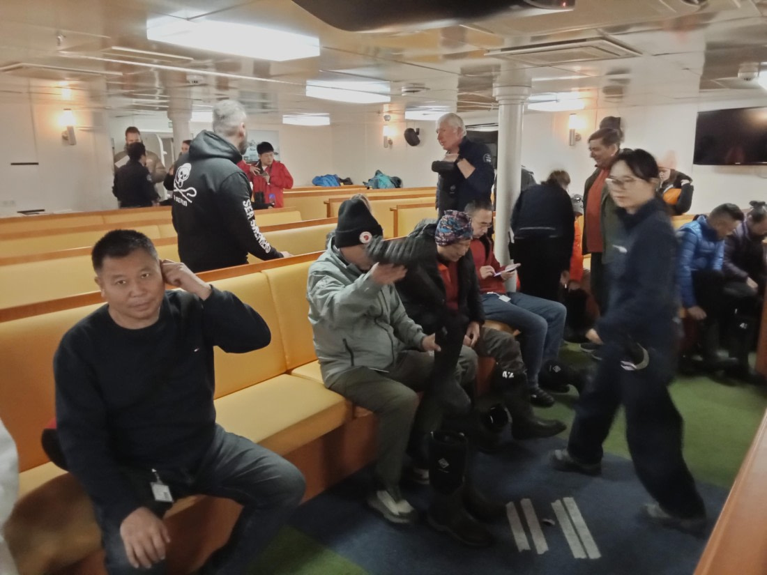 OTL24-25, Day 2, IMG20251202134903.jpg © Sam Bamford - Oceanwide Expeditions.jpg