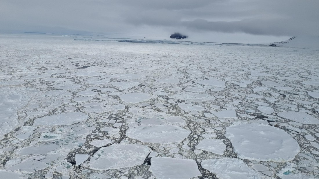 OTL24-25, Day 7, Gary 7Dec-Flightseeing.jpg © Gary Miller - Oceanwide Expeditions.jpg