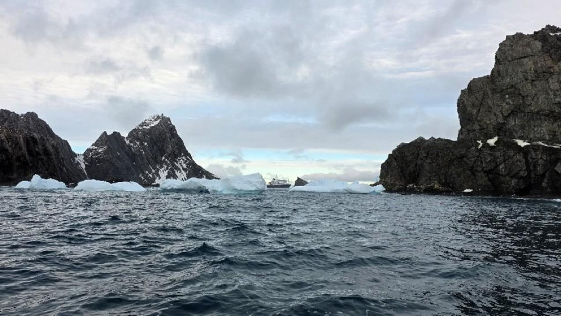 HDS25-26, Day 7, Hondius 2 © Unknown photographer - Oceanwide Expeditions.jpg