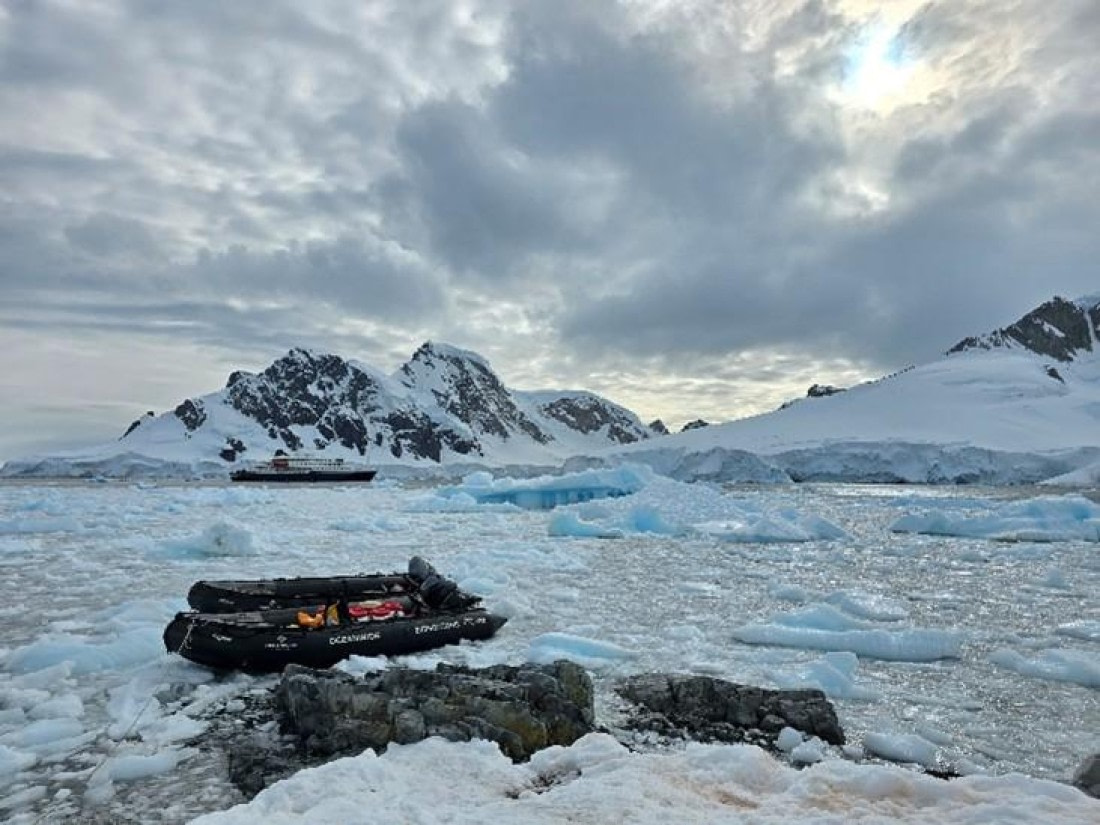 HDS25-26, Day 4, Zodiacs in the ice © Unknown photographer - Oceanwide Expeditions.jpg