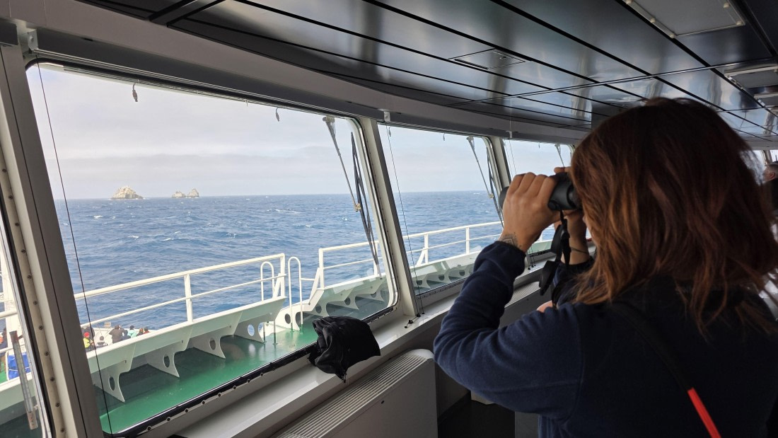 HDS28-26, Day 6, Andi Bridge Binos 20260202_140944.jpg © Andi Schwetz - Oceanwide Expeditions.jpg