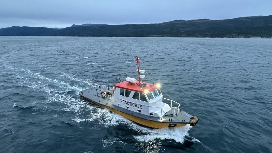 OTL30a26, Day 1, Pilot boat 1.jpeg © Allan White - Oceanwide Expeditions.jpeg