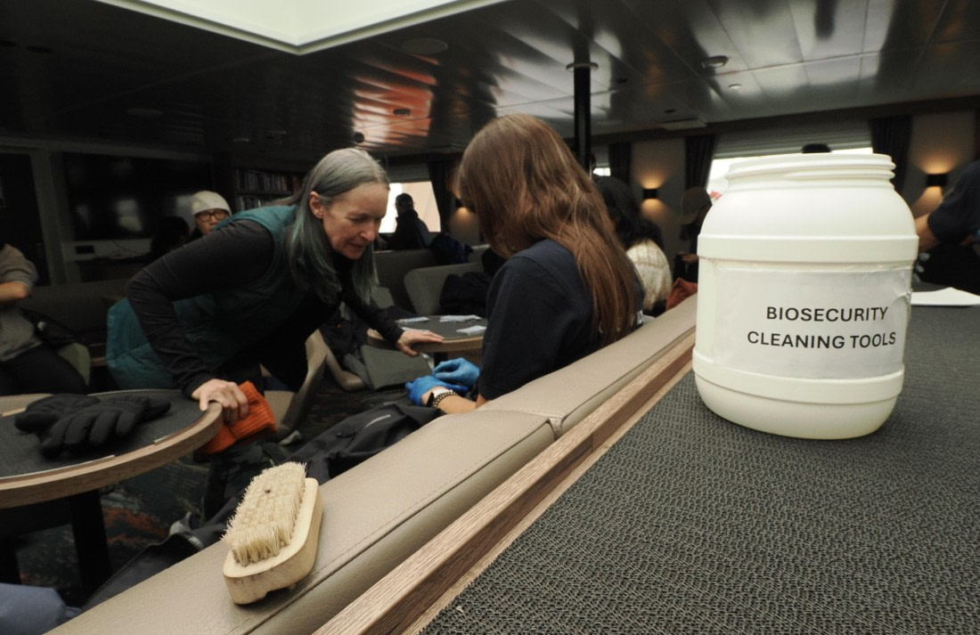 OTL30b26, Day 3, APMG8859.JPG © Andy Perkins - Oceanwide Expeditions.JPG