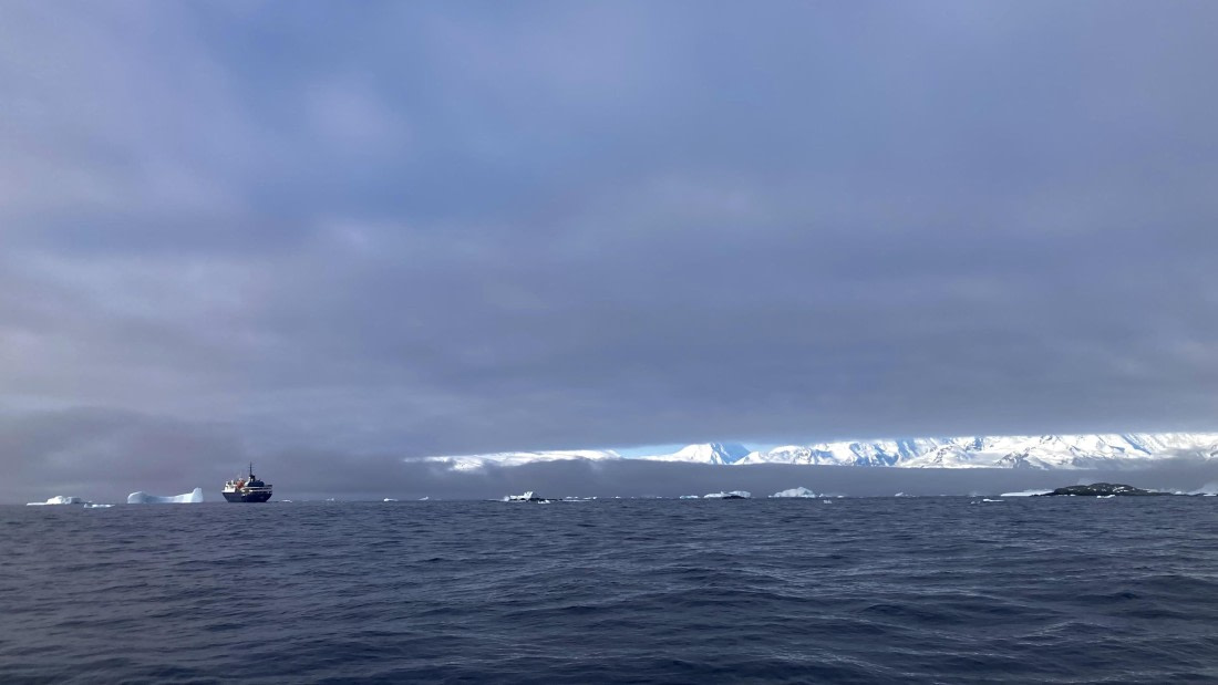 OTL30b26, Day 4, IMG_7741.jpeg © Andy Perkins - Oceanwide Expeditions.jpeg