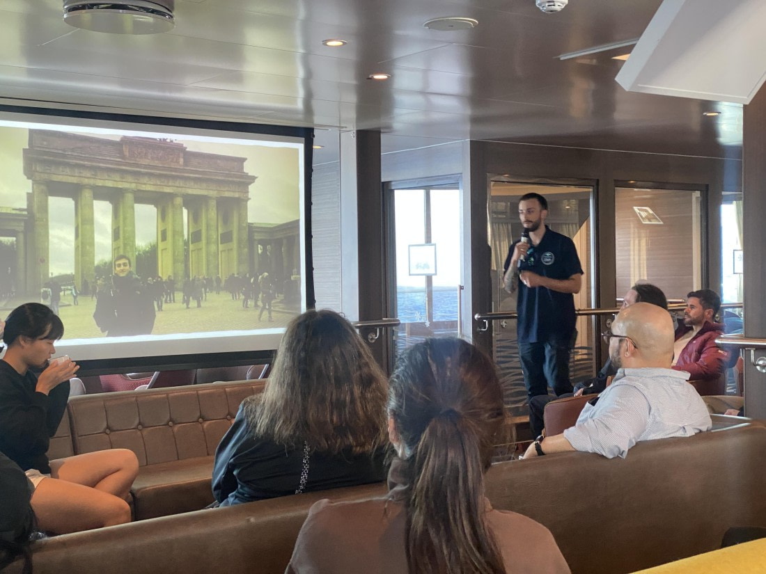 HDS30-26, Day 2, IMG_9454 © Unknown photographer - Oceanwide Expeditions.JPG