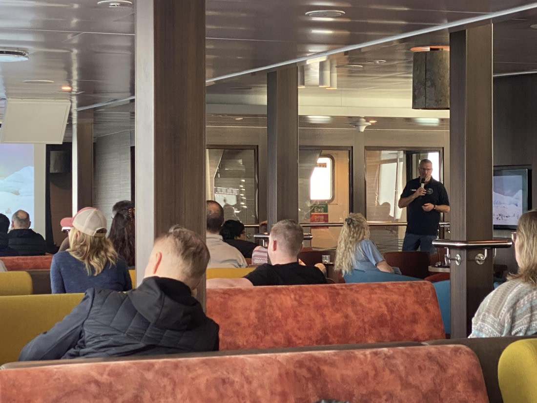 HDS31-26, Day 1, IMG_9795 © Unknown photographer - Oceanwide Expeditions.JPG