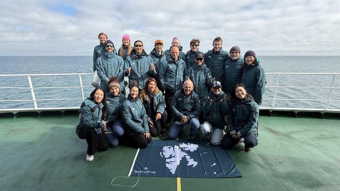HDS06-26,_Day_10,_Team_Photo_HDS06_©_Unknown_photographer_-_Oceanwide_Expeditions.jpg